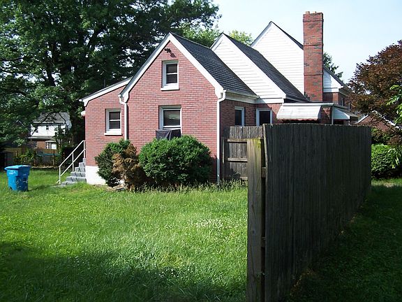 4th image of 2613 Cumberland St NW