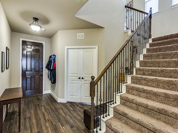 5th image of 928 Yarwood Way