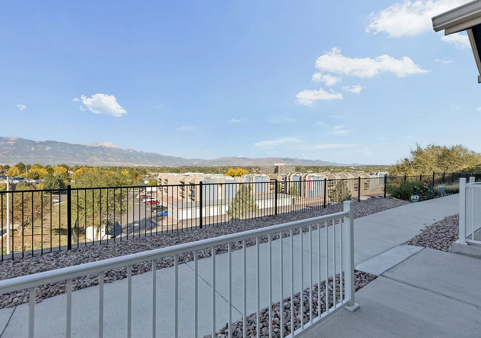 **Military Discount Of $50/Mo Limited Time** Newer End Unit Two Story Townhome With A/C & 1 Car G... — Photo 2