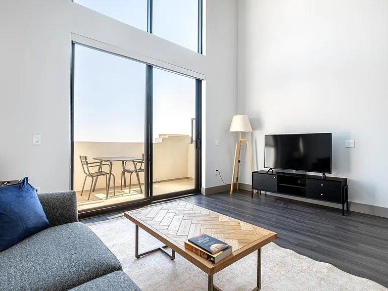 5100 Wilshire Blvd — Photo 82