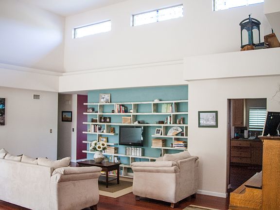 HIGH Ceilings In Great Rm!!!