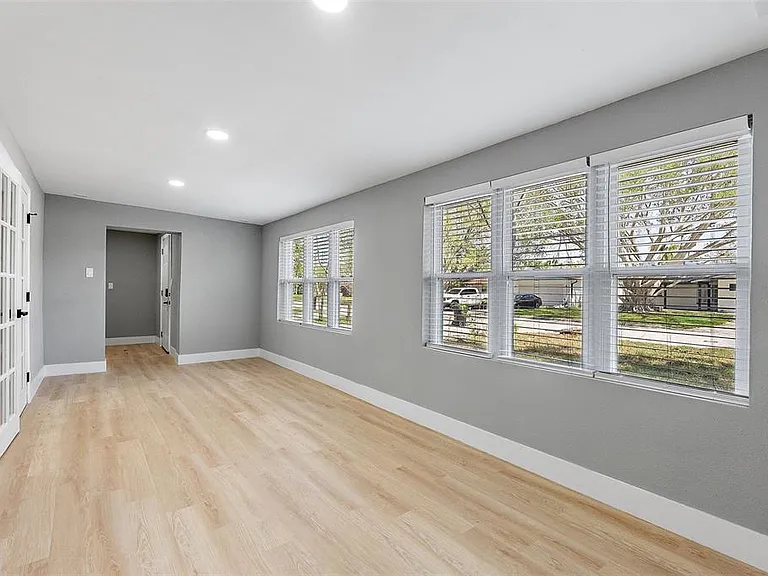 3926 Helena St NE — Photo 5