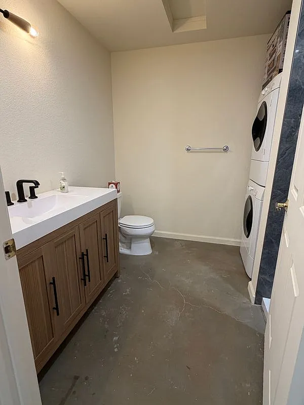 Studio, 1.0 bath, 270 sqft, $1,600 — Photo 3