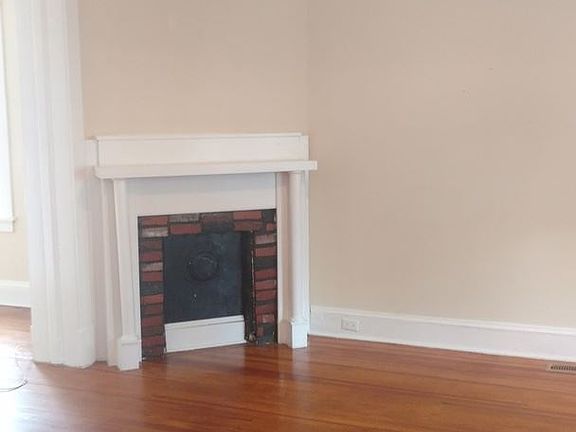3rd image of 901 N 35th St