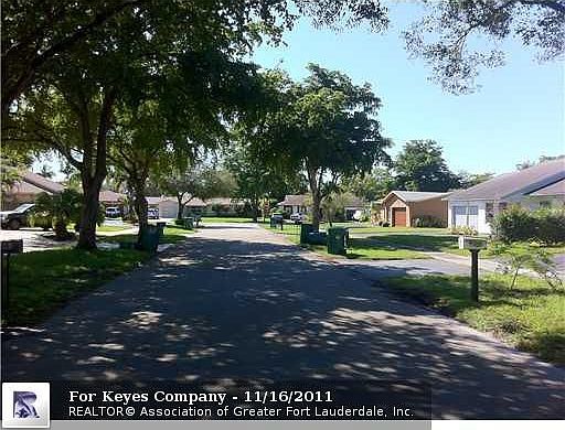 3rd image of 5008 SW 104th Ave