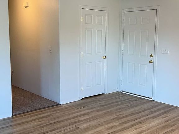 3rd image of 3015 Merriman Rd Unit 5