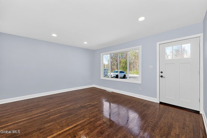 4th image of 253 Vly Road