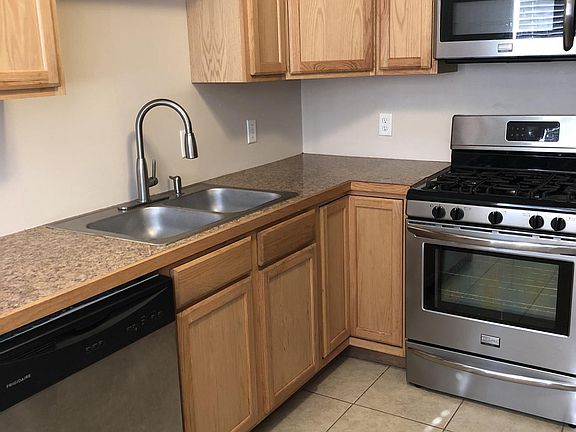 2nd image of 13486 Bayou Oak St