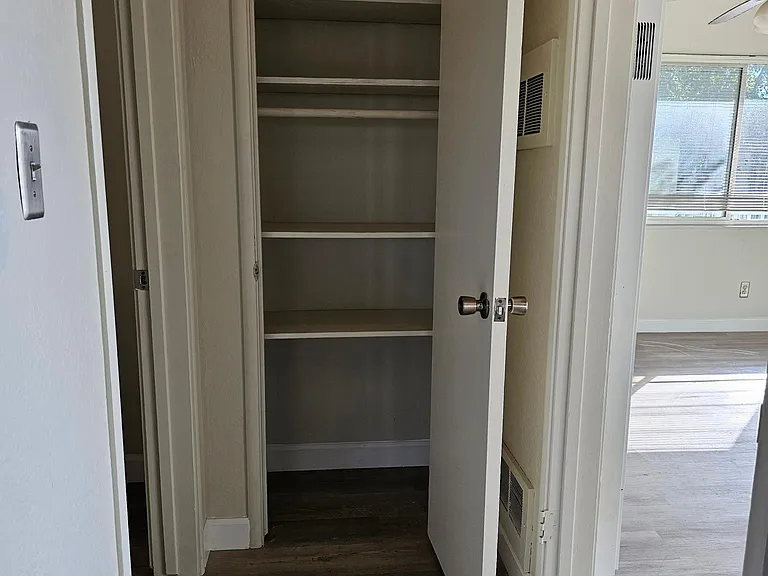 1114 E Cliff Dr #4 — Photo 17