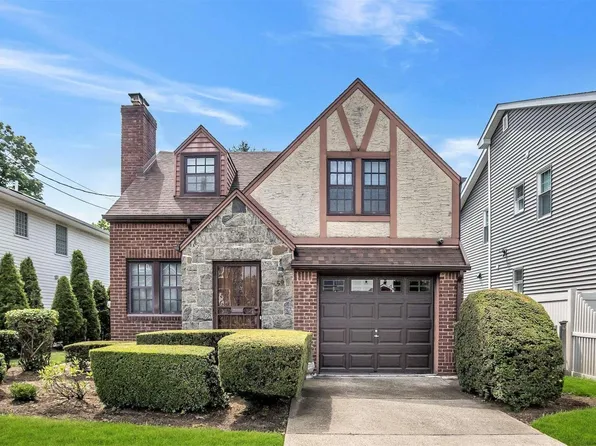 59 Poppy Avenue, Franklin Square, NY 11010
