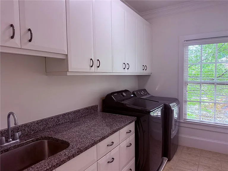 2617 Canterbury Trl NE — Photo 31