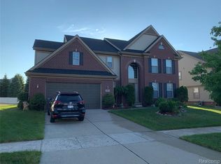 1027 Grandview Dr, Commerce Township, MI