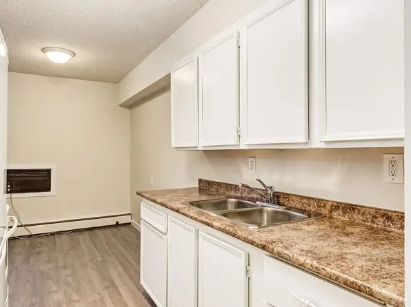 Southridge Apartments, 2702 48th Ave, Lloydminster, SK S9V 1K7