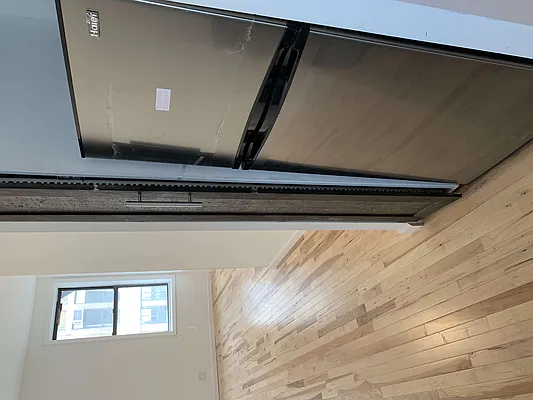 Rented by Flatiron Real Estate Advisors LLC | media 21