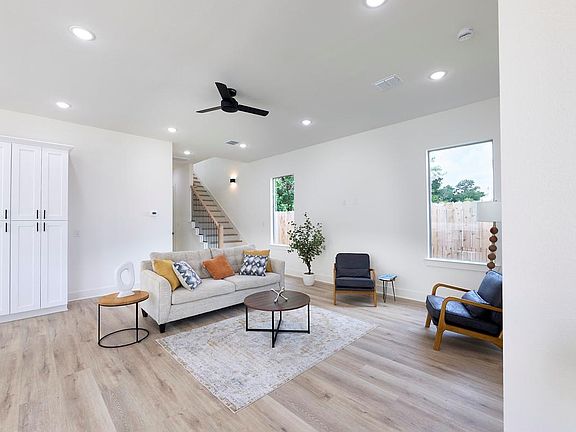 3rd image of 8803 Hollywood Garden Ln