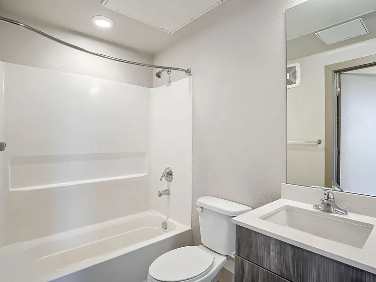 4923 King St — Photo 115