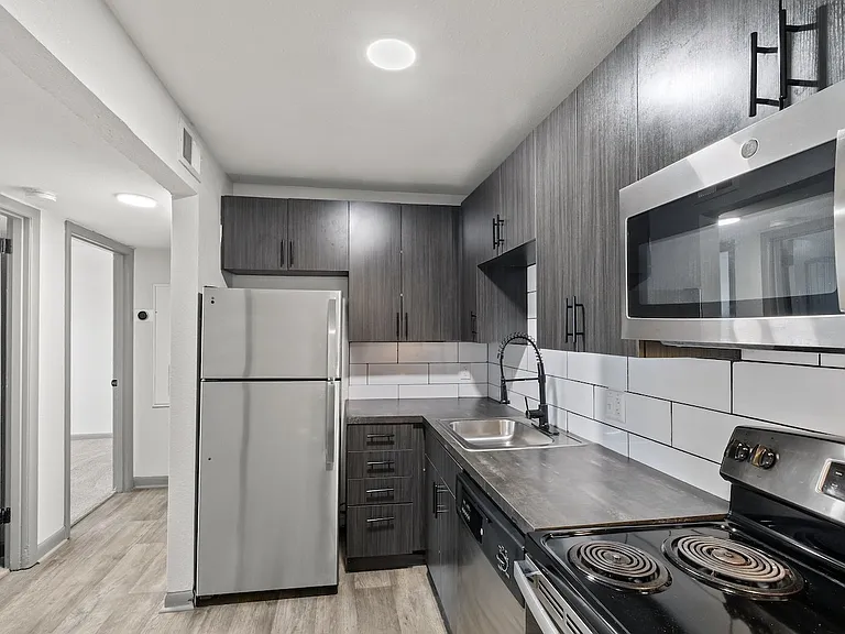 The Canvas Apartments - Kitchen