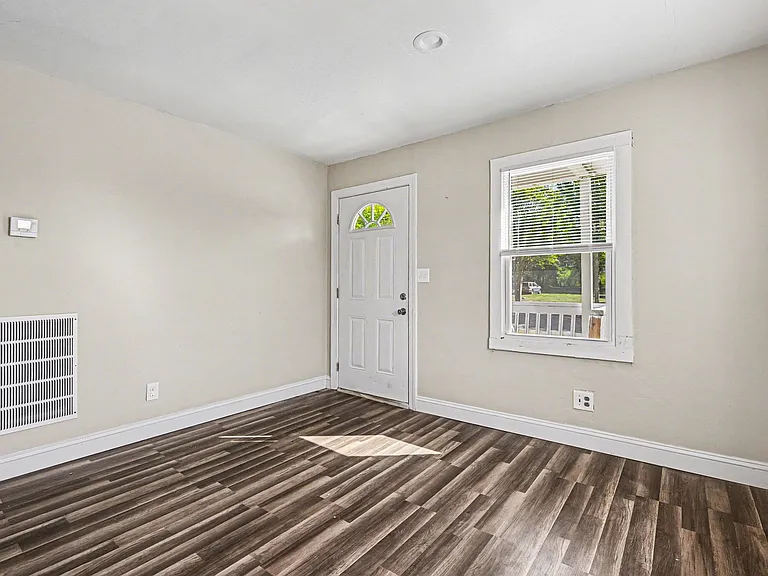 2604 Booker Ave — Photo 8