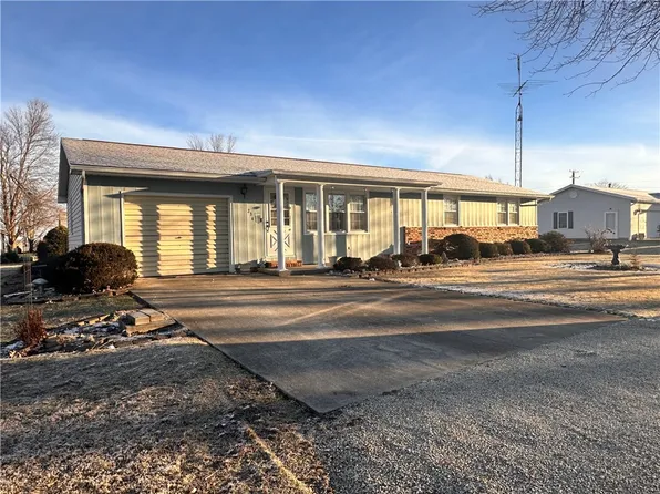 234 W 11th St, Neoga, IL 62447