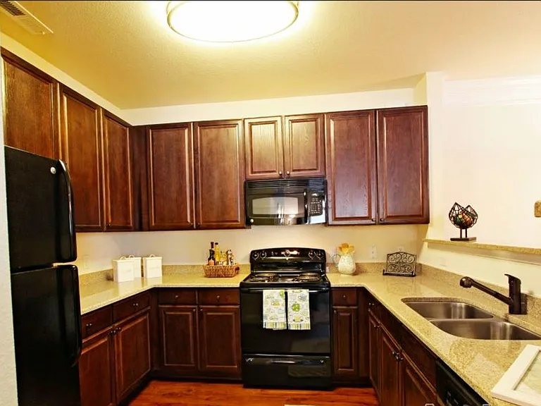 Briton Trace Apartments — Photo 25