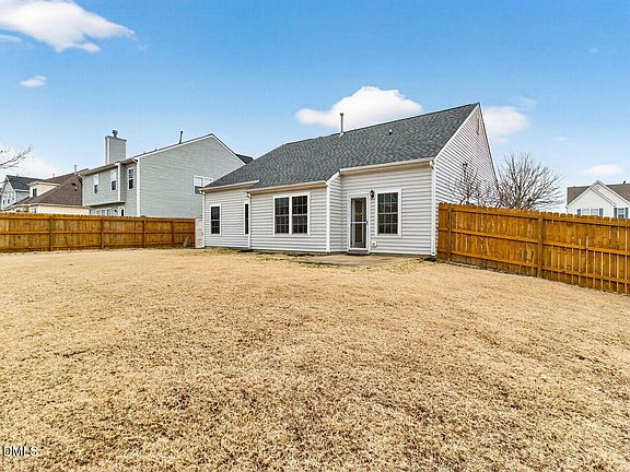 5th image of 742 Willow Bay Dr