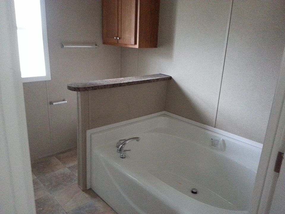2nd image of 1100 Greenvale Rd