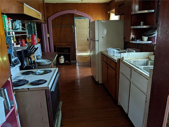 4th image of 407 Benton