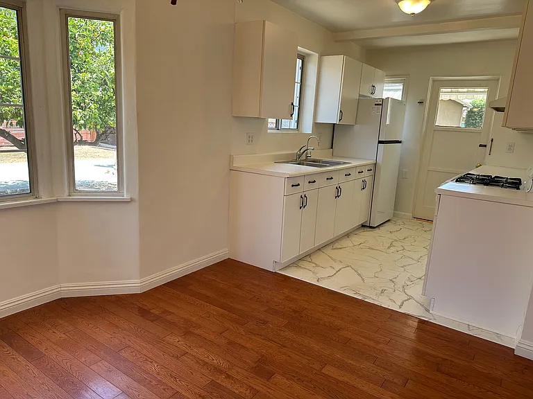1531 Dixon St — Photo 8