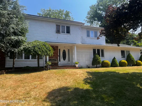 18 Lindsay Drive, Morganville, NJ 07751