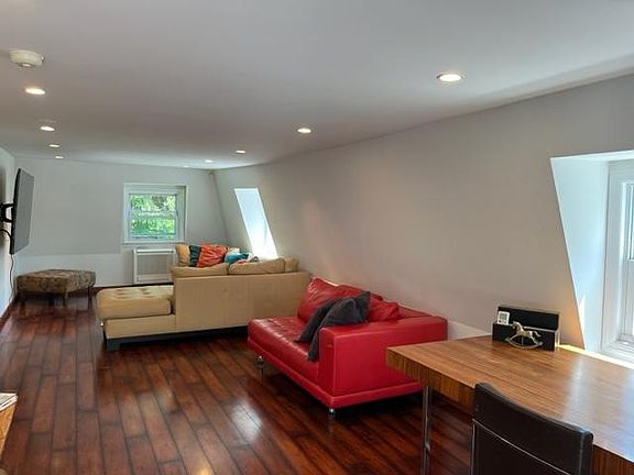 2nd image of 12 Derby Ln