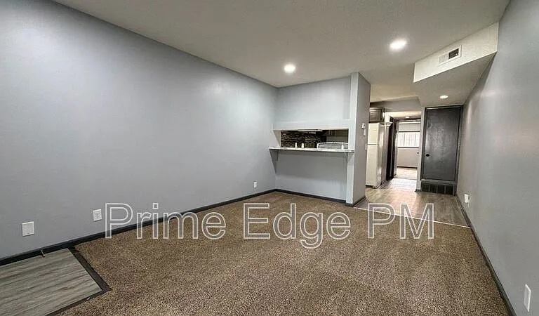 1121 N 28th St #4 — Photo 3