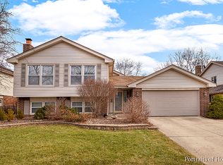 1543 Huntleigh Dr, Wheaton, IL 60189