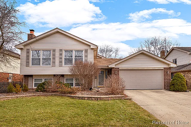 1543 Huntleigh Dr photo 1