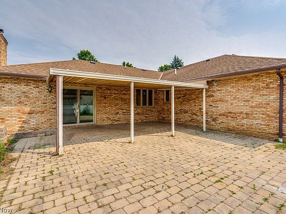 4th image of 9761 Applewood Dr