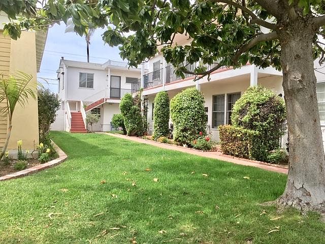 1st image of 818 E Ave