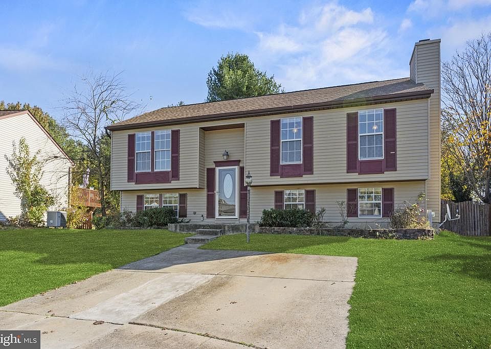 1st image of 703 Rainbow Ct