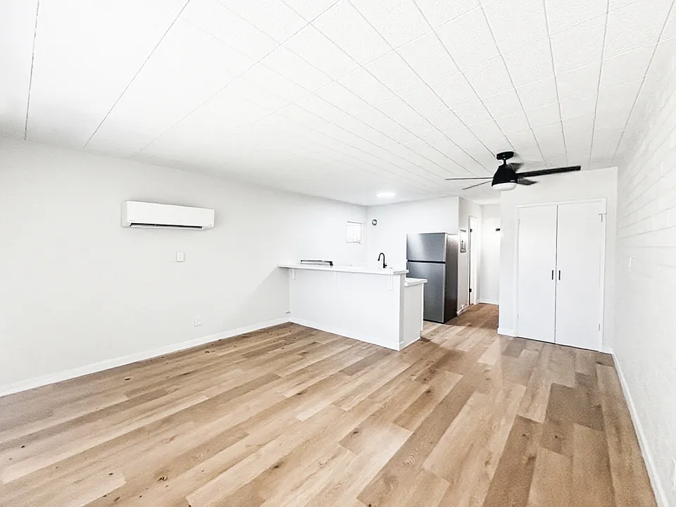 25 E Eva St #5