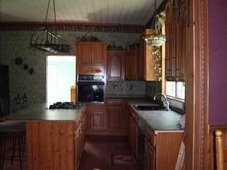 2nd image of 221 Reed St