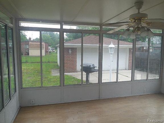 4th image of 33240 Creston St