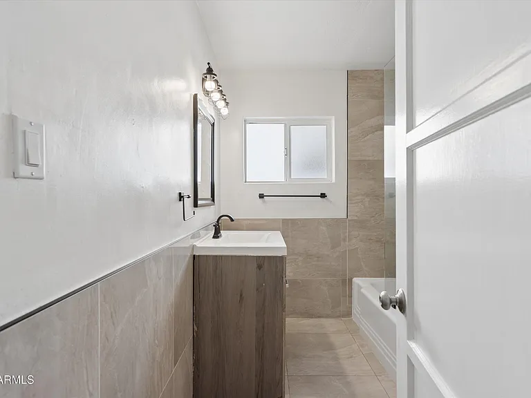 926 W Moreland St — Photo 21