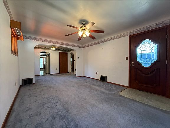 4th image of 127 W 1st St