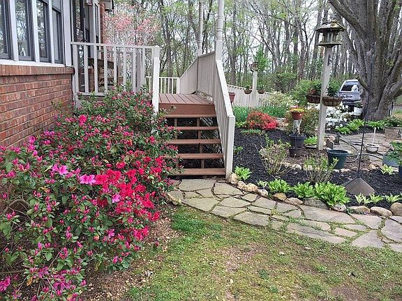 2nd image of 450 Lucas Rd