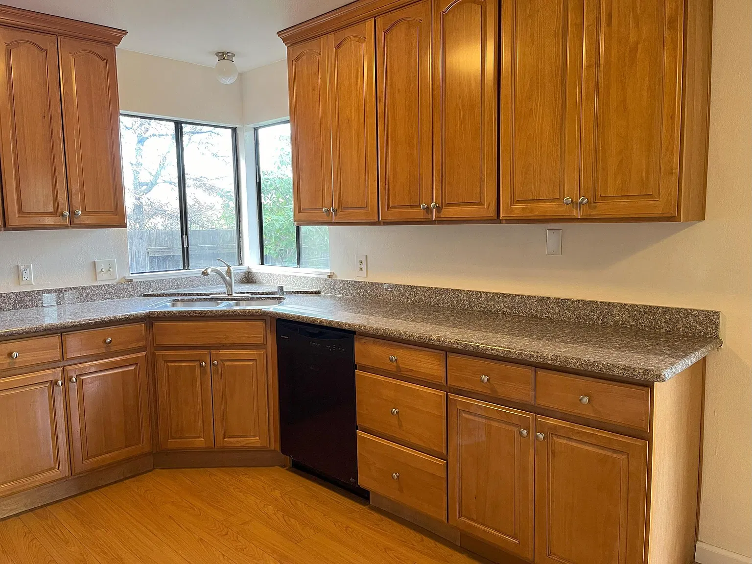 3 bed, 1358 sqft, $3,450 — Photo 4