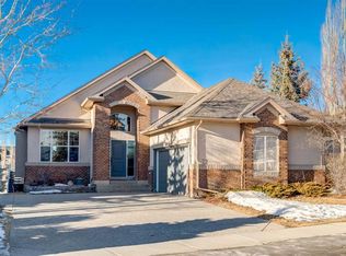79 E Discovery Ridge Park SW, Calgary, AB T3H 5G4