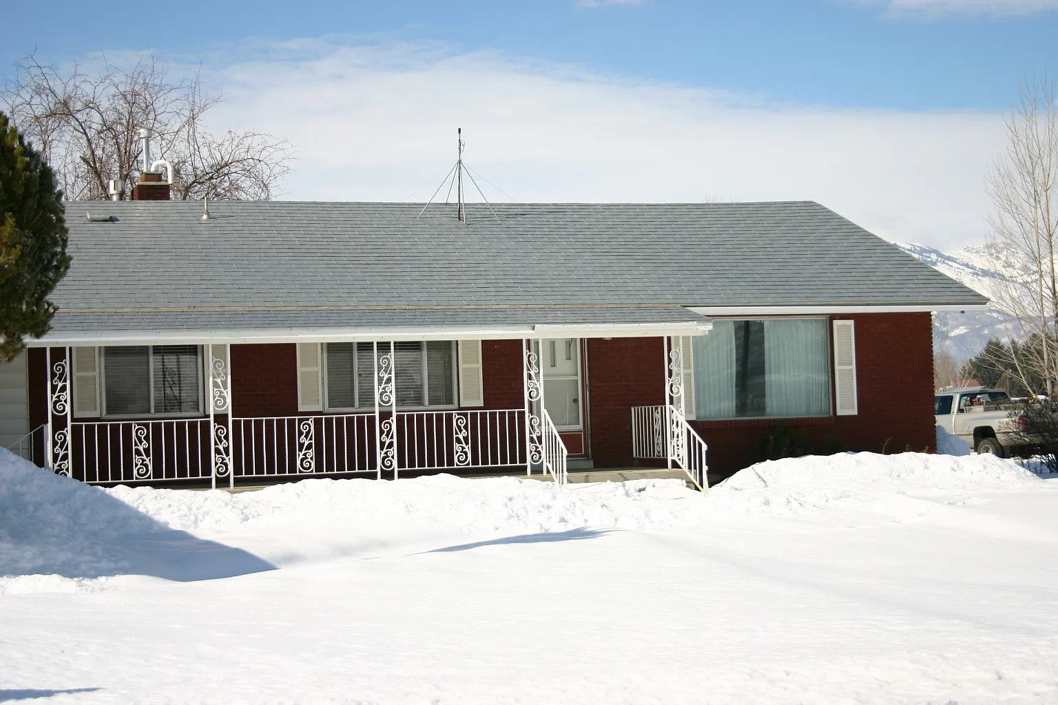 6 bed, 4676 sqft, $3,100 — Photo 2