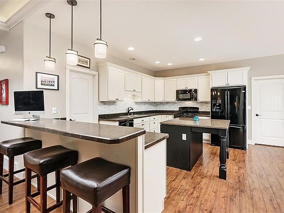 3rd image of 5857 Autumnwood Dr