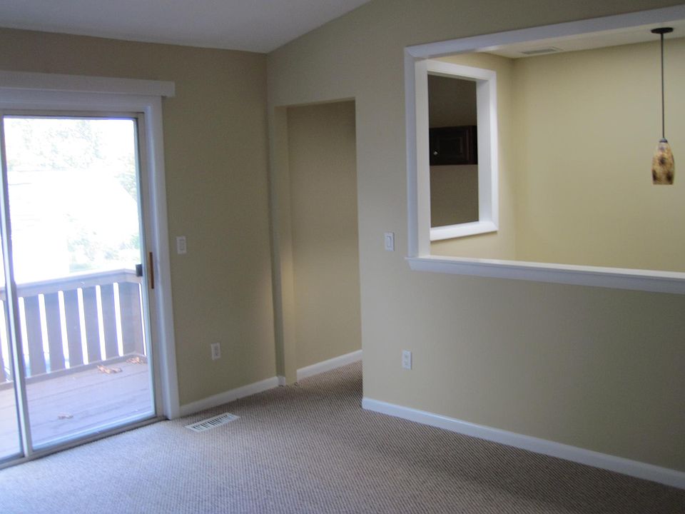 Living room , computer nook & slider to deck