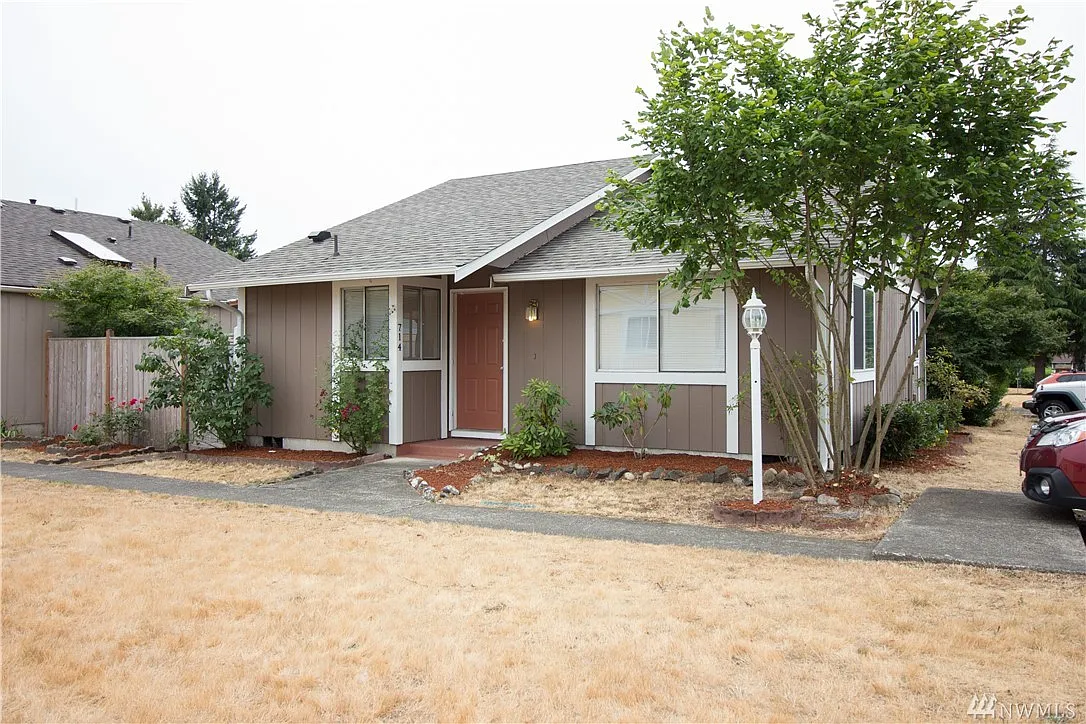 714 Lucerne Ln SE photo 1