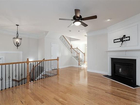 4th image of 2398 Natoma Ct SE #7