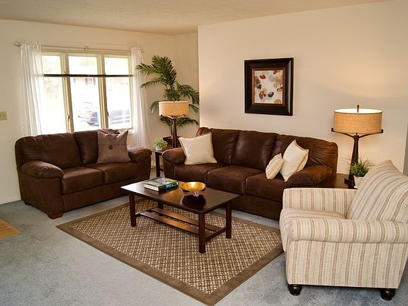 3rd image of 1808 Tanglewood Dr